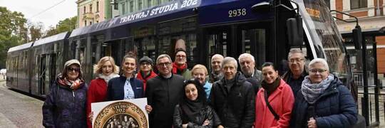 Legendarny humor na wrocławskich torach: Tramwaj „Studio 202” uczcił 70-lecie kultowej audycji