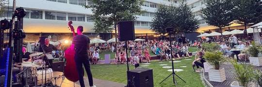 Ale Jazz! Darmowe koncerty na dziedzińcu charakterystycznego wrocławskiego biurowca [ZDJĘCIA, HARMONOGRAM]