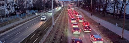 Jeździmy najwolniej, dużo płacimy za OC, paliwo i mechanika. Wrocław w „rankingu miast przyjaznych kierowcom”
