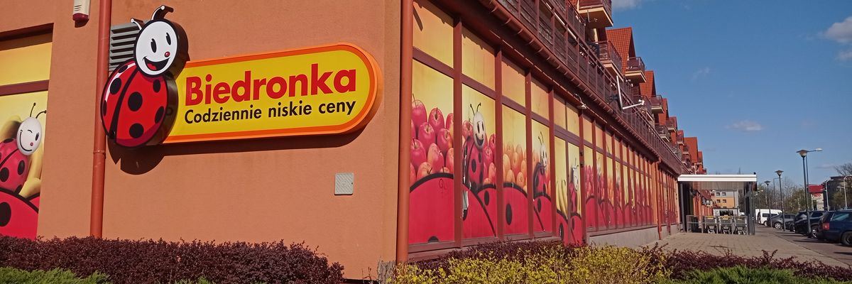 Biedronka wprowadzała klientów w błąd? UOKiK stawia zarzuty za „Tarczę Antyinflacyjną”