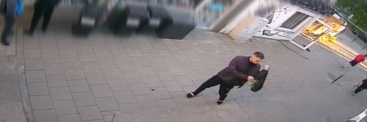 Napad na sklep przy Gajowickiej. Policja szuka tego człowieka [WIZERUNEK]