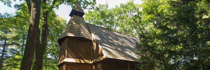 Дерев'яний костел в парку Щитницькому