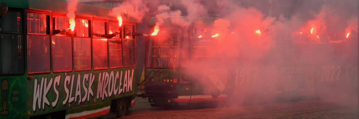 Po Wrocławiu jeździ tramwaj kibiców Śląska [ZOBACZ]