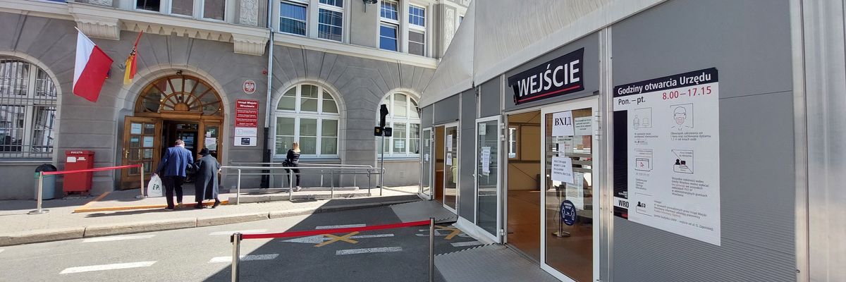 Wrocław oszczędza prąd, mieszkańcy będą mieli mniej czasu na załatwienie spraw w urzędzie