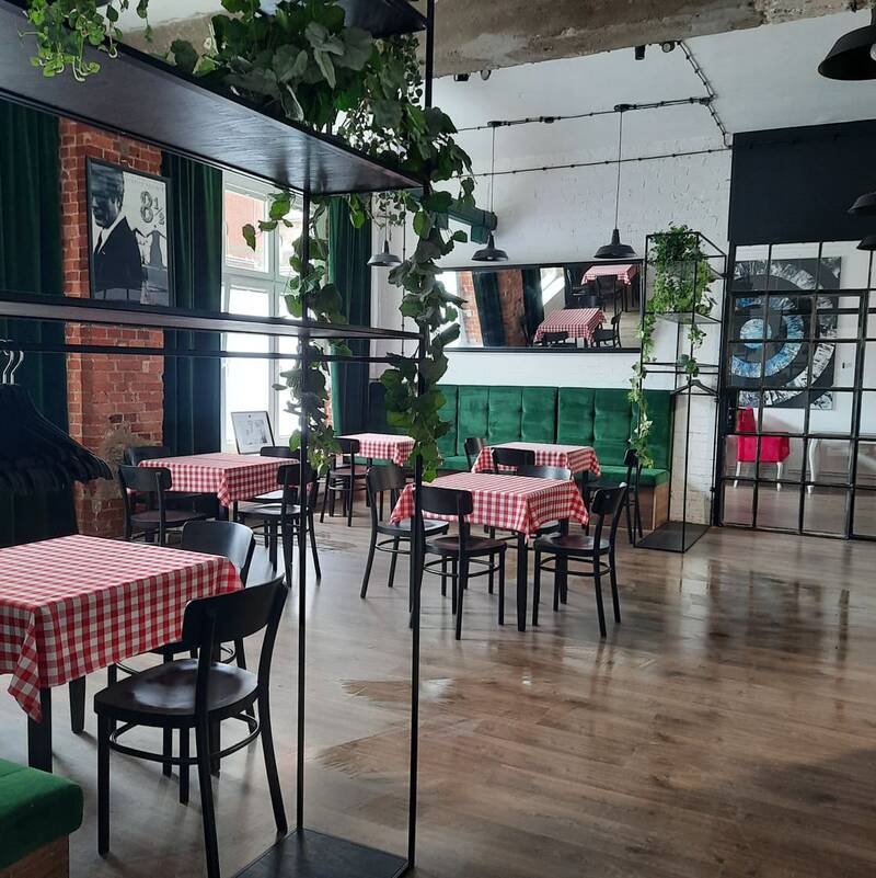 Bistro 8 1/2