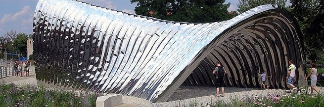 Неф - вулична скульптура на острові Дальова