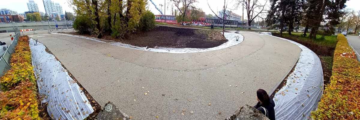 Wrocław: Nowa rampa pieszo-rowerowa na bulwarze Kaczyńskich nabiera kształtu [ZDJĘCIA]
