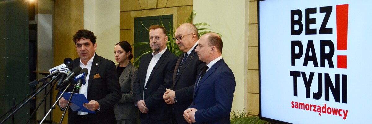 „Nie staramy się nikogo przykrywać czapką”. Bezpartyjni Samorządowcy odpowiadają na sondaż z nową „trzecią siłą”
