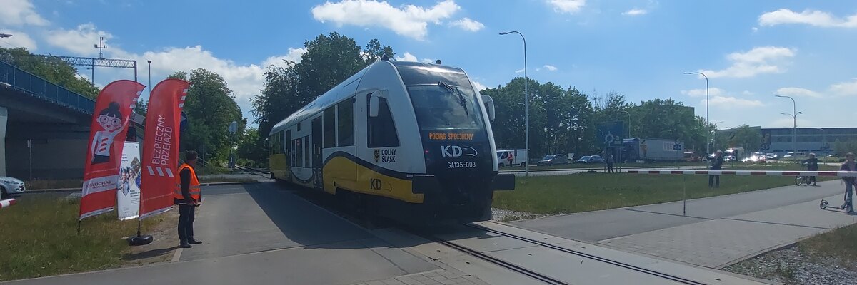 Jeden bilet na MPK i pociąg jednak wciąż pod znakiem zapytania. Decyzji nie ma, są wzajemne oskarżenia