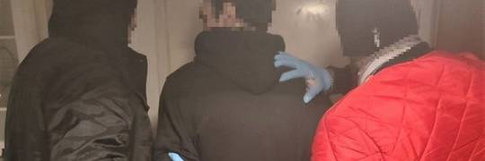 Wrocław: Awantura w bloku na Gaju. 35-latek chciał wyskoczyć przez okno [ZDJĘCIA]