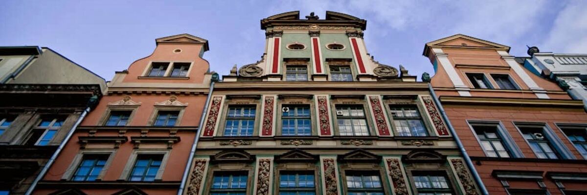 Zagadkowa podróż przez Wrocław w poszukiwaniu rozwiązania zagadek kryminalnych
