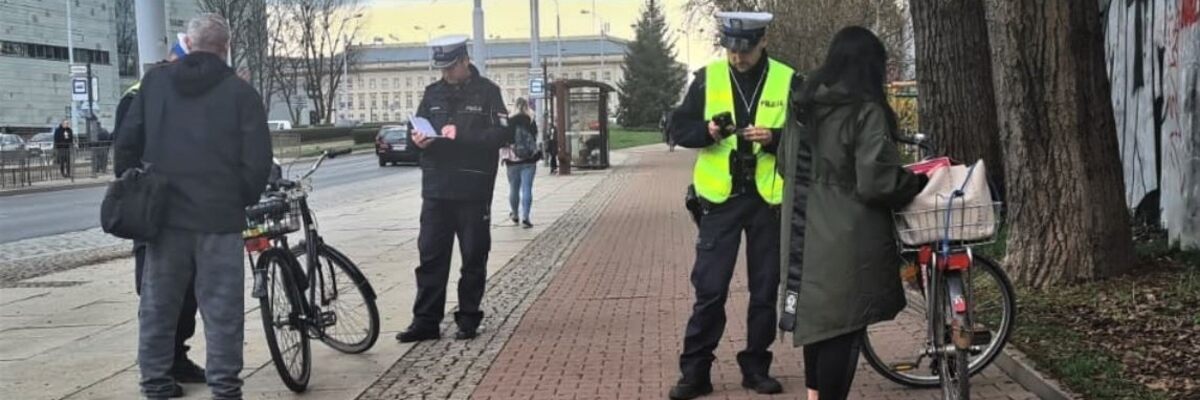 Wrocław: Policjanci wzięli się z rowerzystów na chodnikach i przejściach dla pieszych
