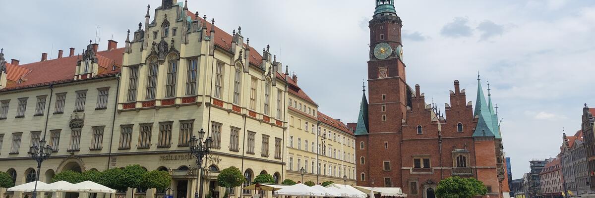 Rada Miejska Wrocławia jednogłośnie wybrała nowego Honorowego Obywatela. Kto nim zostanie?