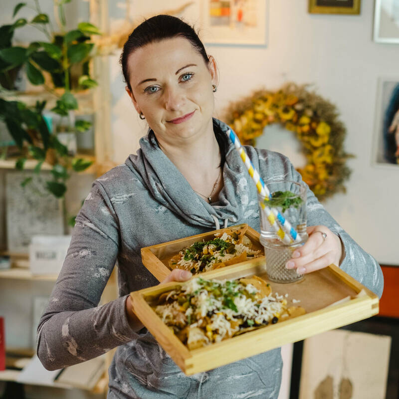 Tacos Locos: zestaw nachos w wersji wege i mięsne + premierowa salsa / fot. Ola Kaszubowska