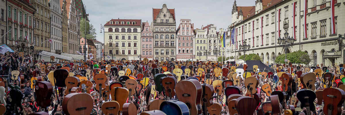 Wrocław znów pobił Gitarowy Rekord Świata. Legendarne „Hey Joe” zabrzmiało na Rynku [ZDJĘCIA]
