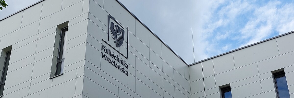 Co się stało 30 maja na Politechnice Wrocławskiej? Uczelnia dementuje informację o zalaniu serwerów