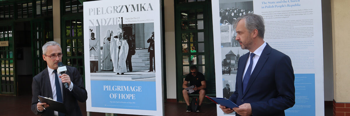40 lat temu Jan Paweł II odwiedził Wrocław. W mieście ruszyła wystawa poświęcona „Pielgrzymce nadziei” [ZDJĘCIA]