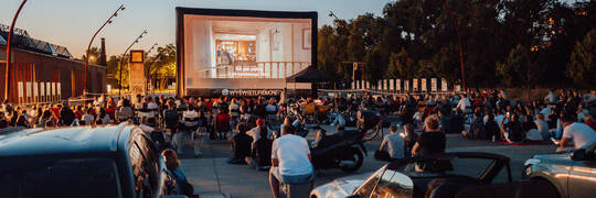 Nowe kino letnie we Wrocławiu okazało się hitem. Będą kolejne pokazy! [HARMONOGRAM, ZDJĘCIA]