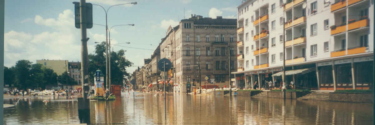 12 lipca 1997 r. do Wrocławia wdarła się "wielka woda". Tak wyglądało wtedy miasto [ZDJĘCIA]