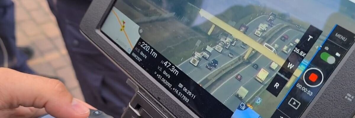 Policyjny dron nad wrocławskimi odcinkami autostrad. To bat na wyprzedzające się ciężarówki [ZDJĘCIA]