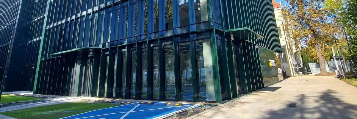 Wrocław: Na Borku otwarto inkubator triQube. Poza biurami będą tu też restauracja i wyjątkowy sklep