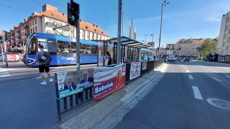 Komitety mają 30 dni na zdjęcie banerów i plakatów z infrastruktury miasta / fot. Bartosz Senderek