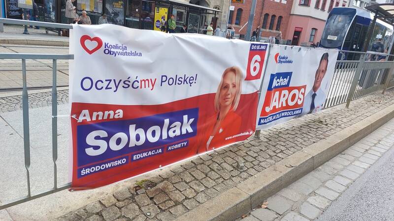 Komitety mają 30 dni na zdjęcie banerów i plakatów z infrastruktury miasta / fot. Bartosz Senderek