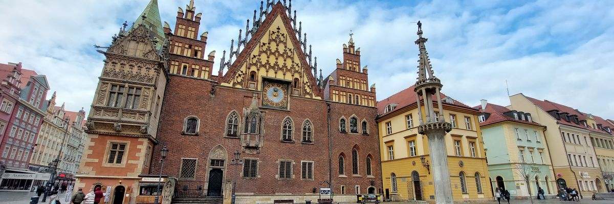 Rada miejska wybrała Honorowego Obywatela Wrocławia i przyznała nagrody za 2022 r. Sprawdź, komu [NAZWISKA]