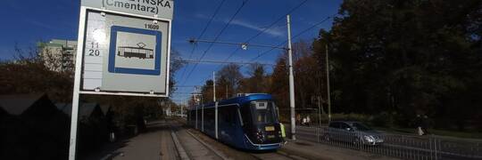 Dodatkowe tramwaje na Wszystkich Świętych 2023. Tak kursują linie E1, E3, E6, E8 i E9 [TRASY]
