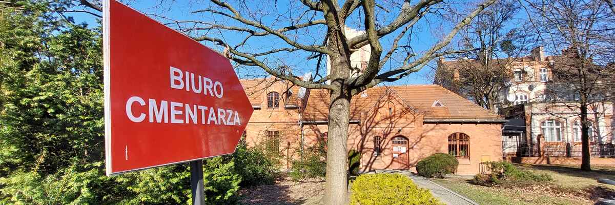 Wrocław: Ile płaci się za przedłużenie grobu? Jak opłacić grób na kolejne lata? [CENY, ZASADY, NUMER KONTA]