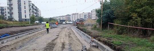 Trwa budowa ważnego łącznika Oporowa z Kleciną. Mieszkańcy nowych bloków odczują ulgę