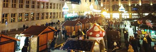 We Wrocławiu ruszył Jarmark Bożonarodzeniowy. W weekend otwarcia są tu tłumy [ZDJĘCIA, CENY]