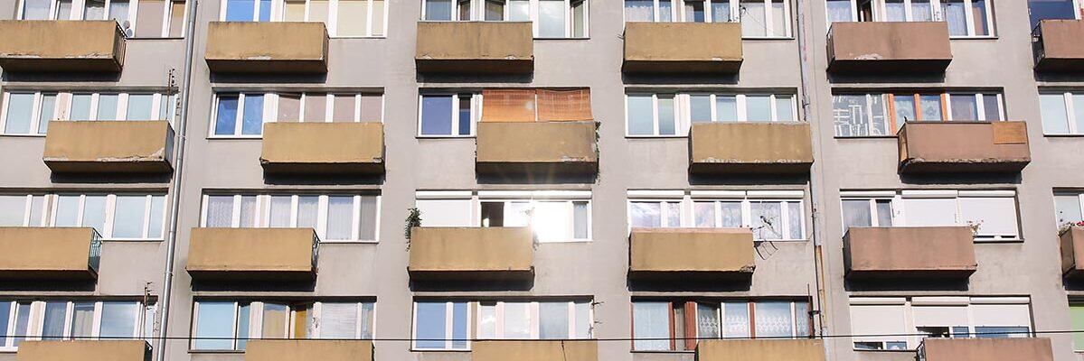 Okna aluminiowe czy PCV – które wybrać do mieszkania w bloku?