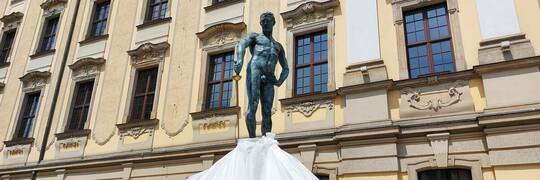 Szpada wrocławskiego Szermierza może być Twoja. I to bez zarzutu o kradzież