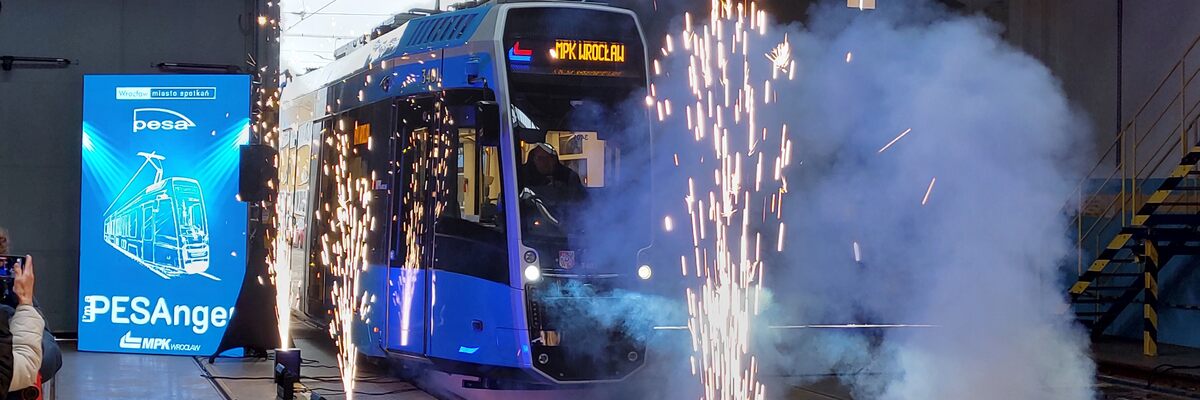 Nowy typ tramwaju na wrocławskich torach. MPK pokazało nową pesę [ZDJĘCIA]