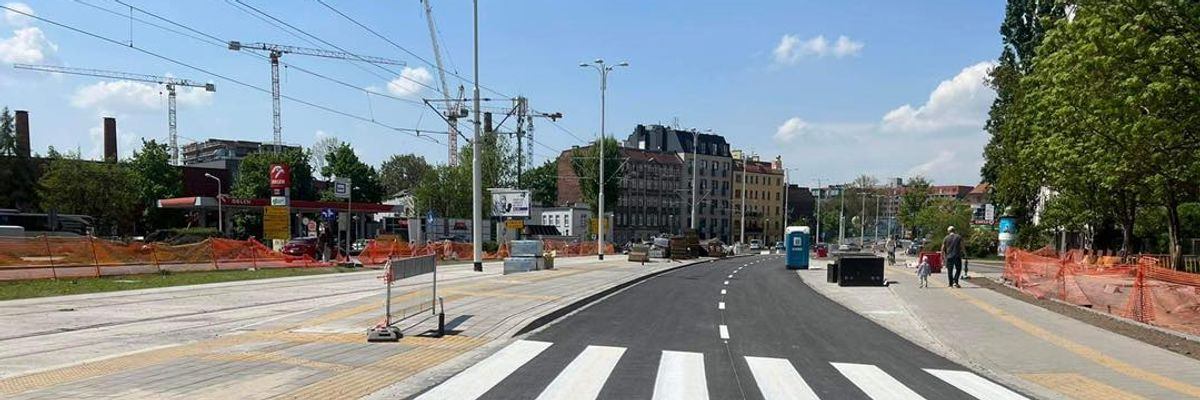 Koniec przebudowy ul. Dmowskiego. Wiadomo, kiedy zostanie otwarta