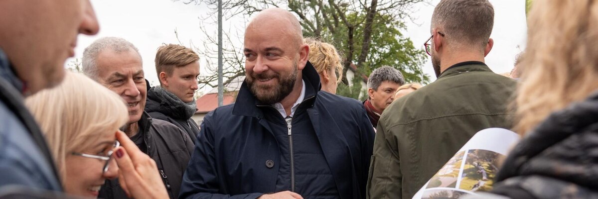 Prezydent Jacek Sutryk kontynuuje objazd wrocławskich osiedli. Tu będzie w maju [LISTA MIEJSC]