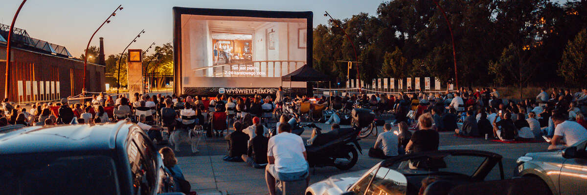 Rusza bezpłatne kino plenerowe przy Grabiszyńskiej. Wiemy, jakie filmy pokaże [REPERTUAR]