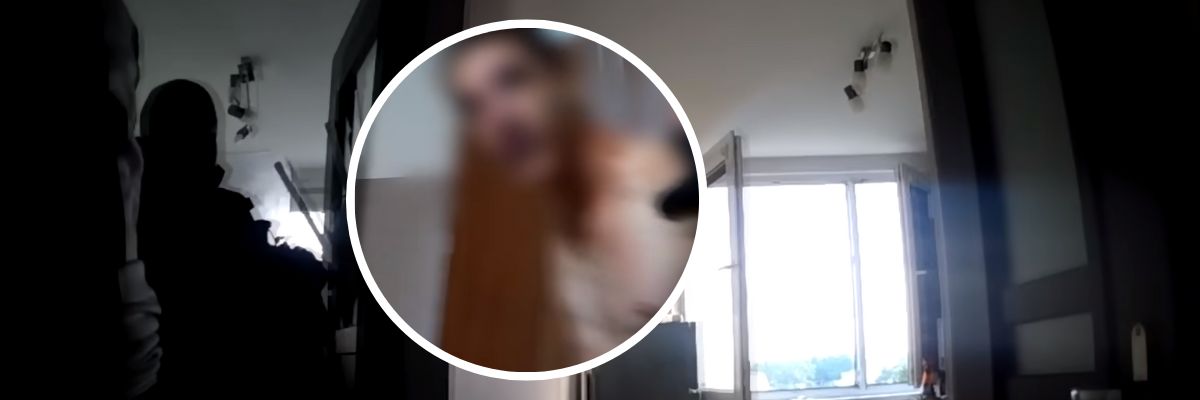 Wrocław: 20-latek zabarykadował się w cudzym mieszkaniu i zaczął wyrzucać rzeczy przez okno [WIDEO]