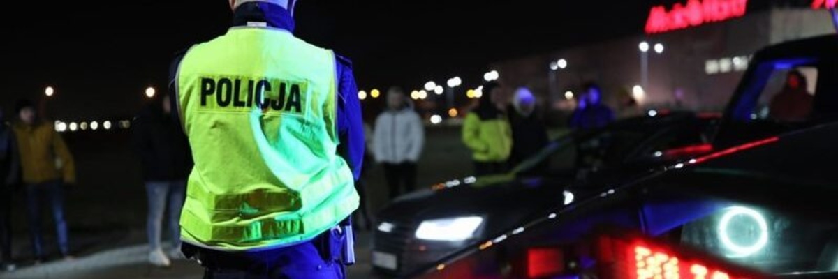 Nielegalne wyścigi we Wrocławiu. Policja znów popsuła „rajdowcom” zabawę