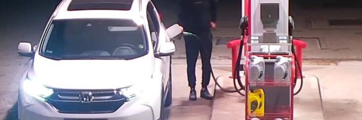 Policjanci z Wrocławia zatrzymali samochodowego złodzieja. Skradziony z Psiego Pola samochód nadal jest poszukiwany