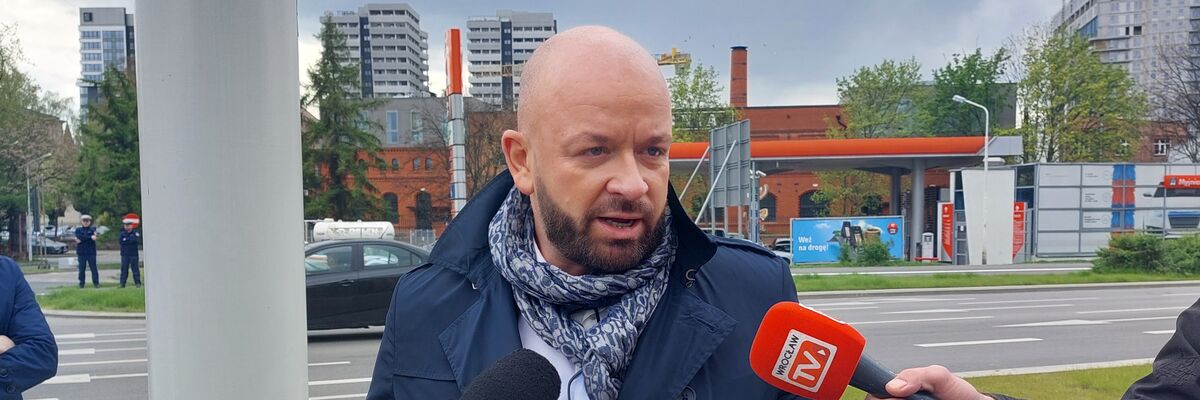 Wiemy, co prokuratura zarzuca Jackowi Sutrykowi. Przesłuchania trwały do rana