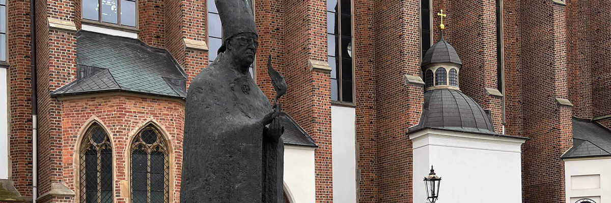 Dokładnie 59 lat temu „przebaczyli i poprosili o przebaczenie”. Wrocław dziś upamiętni kard. Kominka