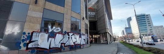 Dawna handlowa wizytówka miasta stała się rajem dla grafficiarzy. Tak teraz wyglądają Arkady Wrocławskie [ZDJĘCIA]