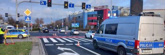 Wrocław: Tragedia na Klecińskiej. Starszy mężczyzna został potrącony na pasach