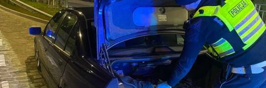Wrocław: Przyciągnęli uwagę policjantów stuningowanym BMW. Wieźli arsenał amfetaminy