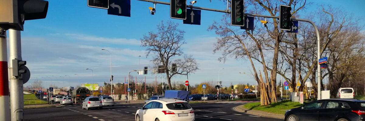 Wrocław: 16 kamer znów poluje na piratów drogowych. System RedLight wrócił!