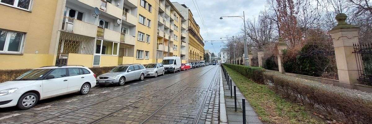 Wrocław: Ważna zmiana dla kierowców na Teatralnej. Za „jazdę na pamięć” będzie mandat