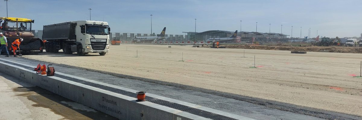 Trwa rozbudowa wrocławskiego lotniska. Sprawdziliśmy postępy [ZDJĘCIA]