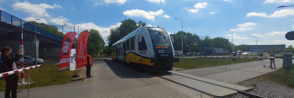 Pierwsze pociągi wyjechały na trasę Wrocław – Sobótka – Świdnica [WIDEO]
